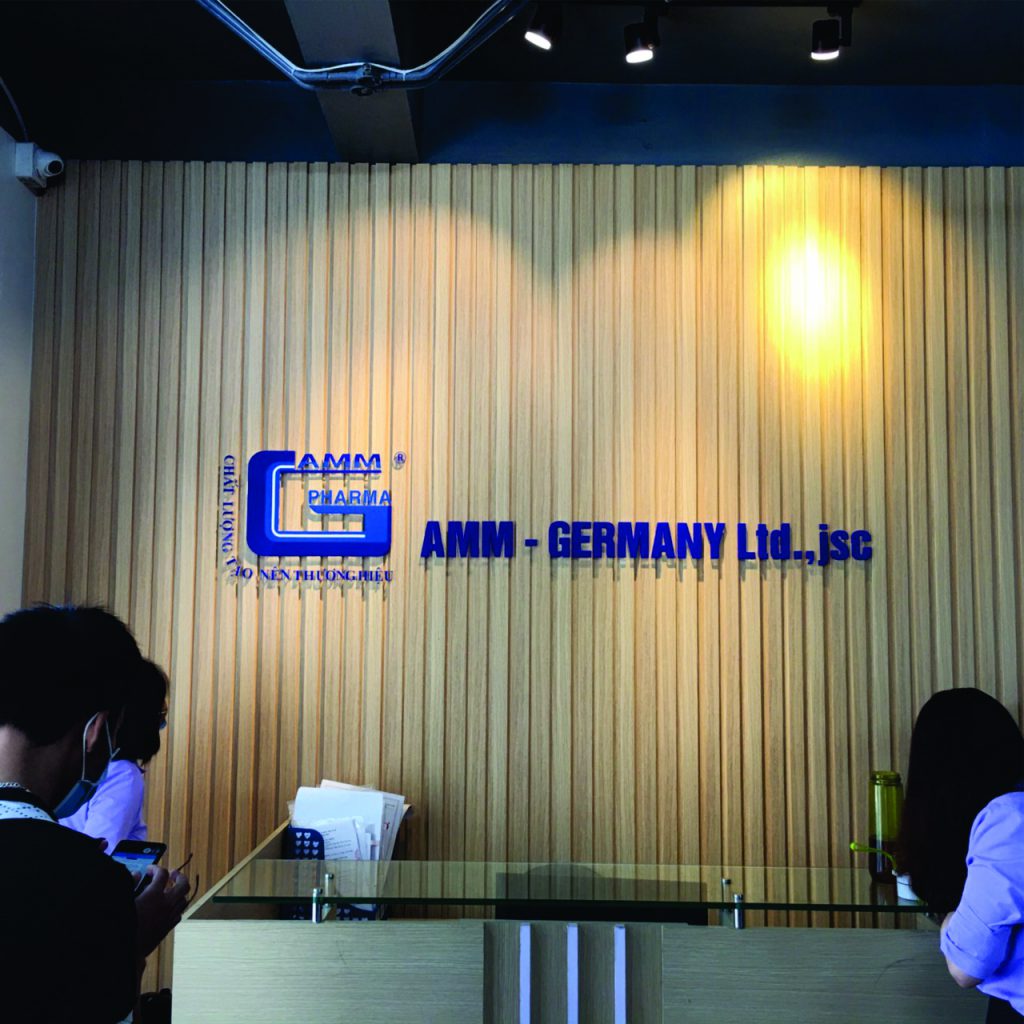 chữ mica trong mat mica